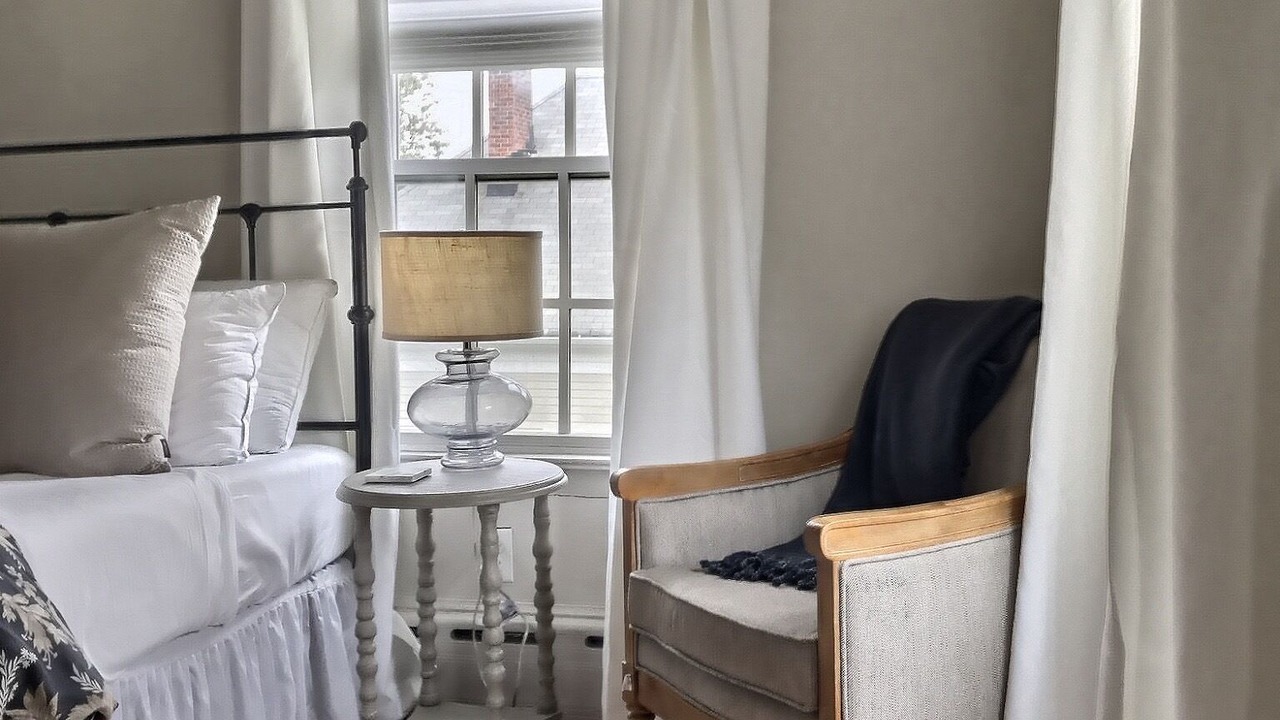 Photo of Bedroom in Litchfield Historic District