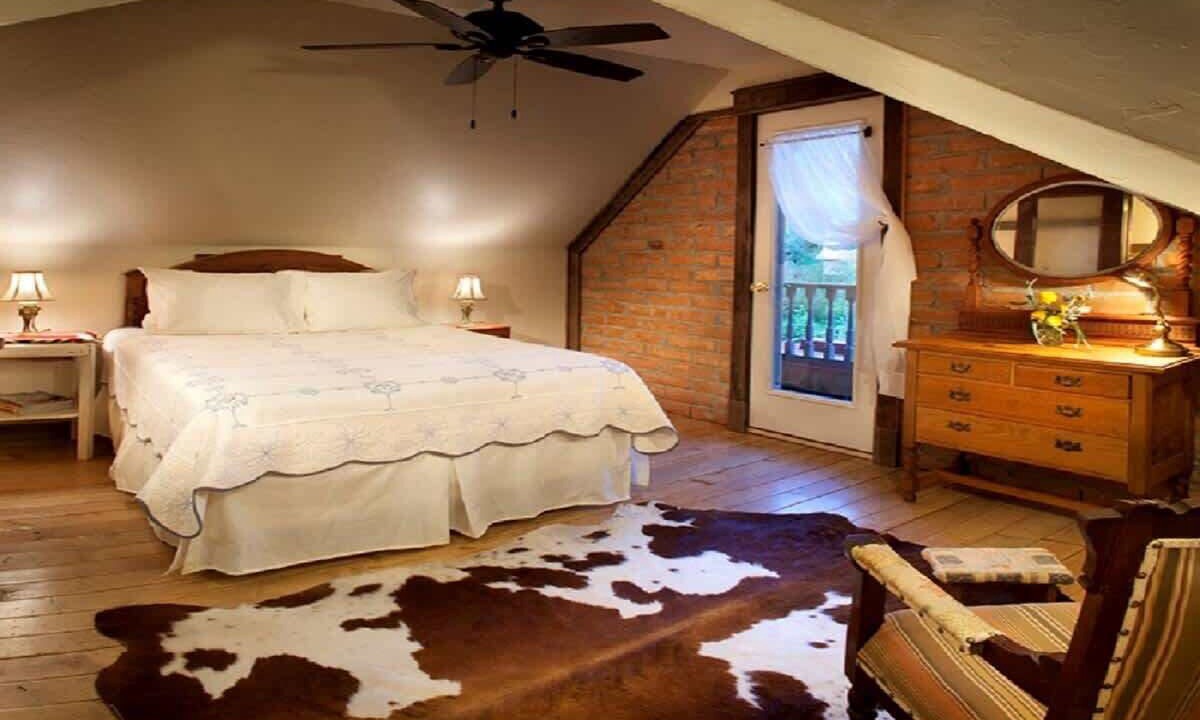 Photo of Bedroom in West Glacier