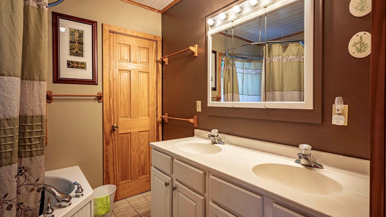 Photo of Bathroom in Inlet