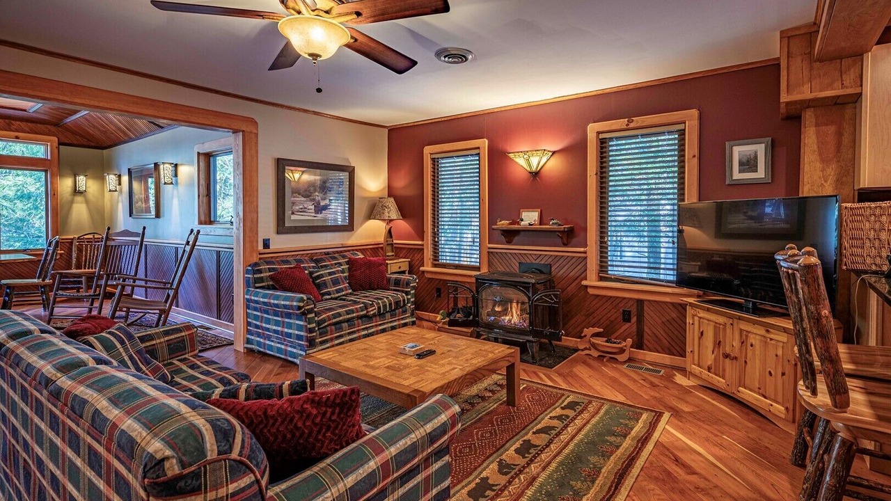 Photo of Bedroom in Inlet