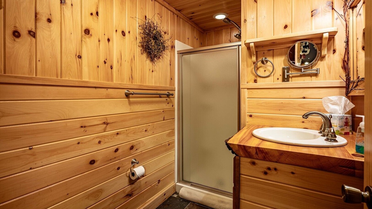 Photo of Bathroom in Town of Webb