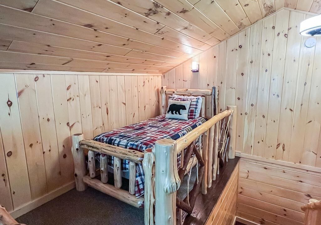 Photo of Bedroom in Inlet