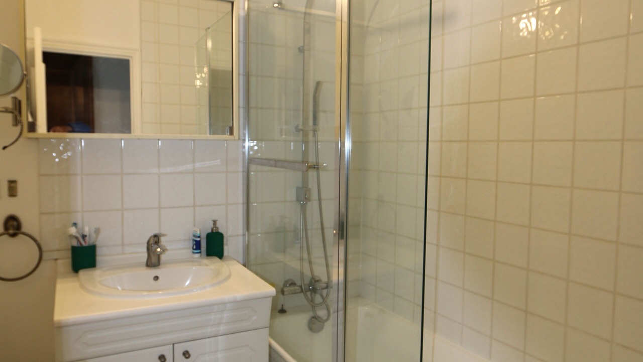 Photo of Bathroom in Republique–Point-du-Jour