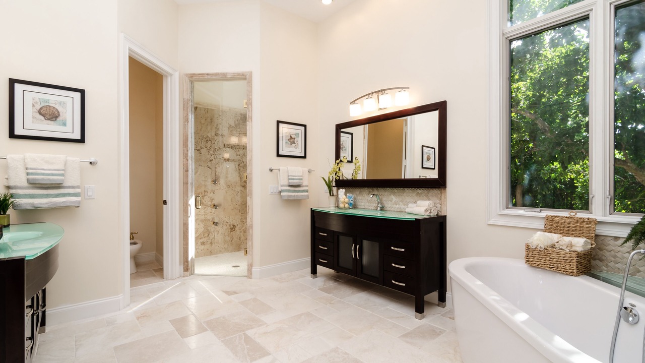Photo of Bathroom in Royal Harbor