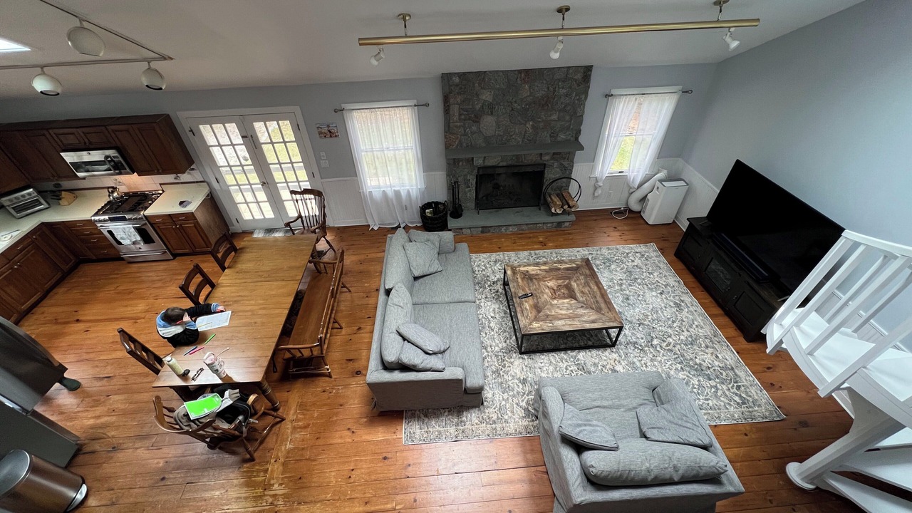 Photo of Livingroom in Amagansett North