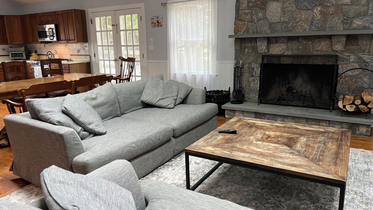 Photo of Livingroom in Amagansett North