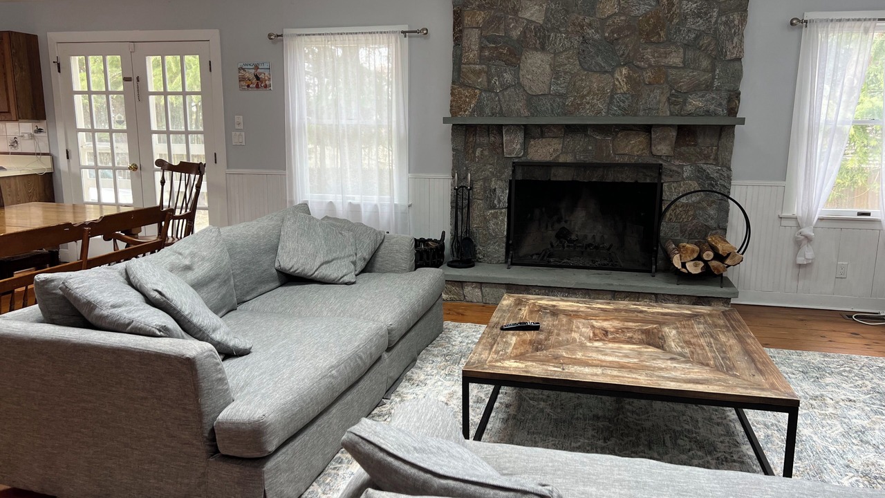 Photo of Livingroom in Amagansett North