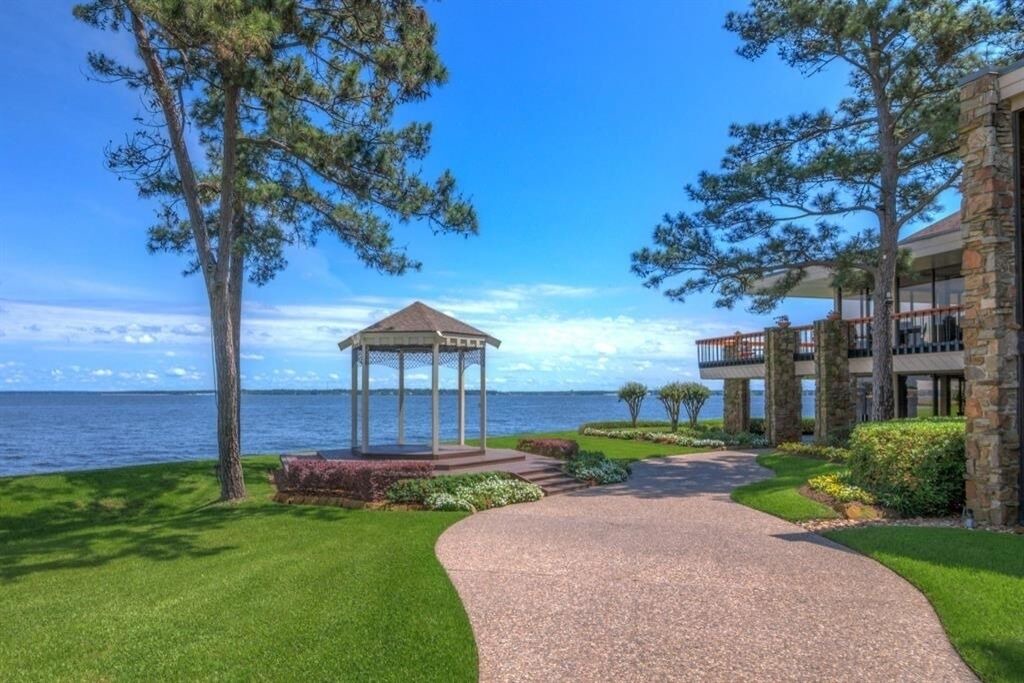 Photo of Outdoor in Walden on Lake Conroe