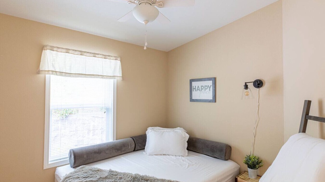 Photo of Bedroom in Lakeside