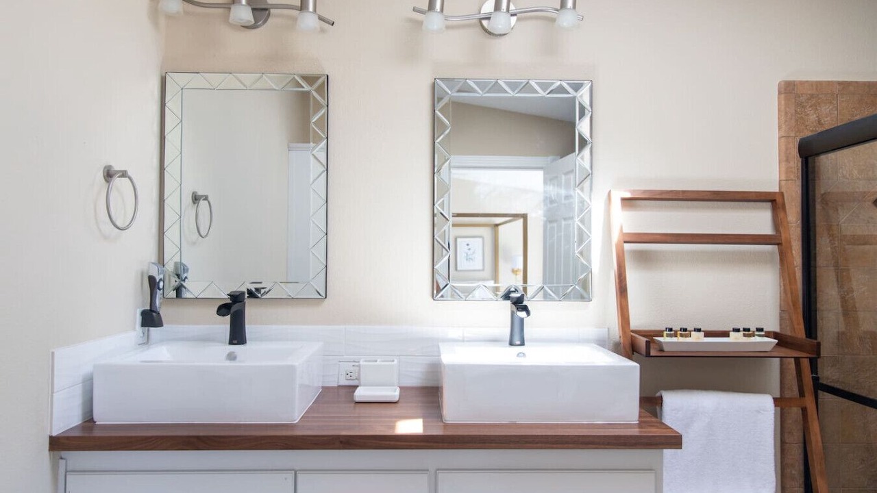 Photo of Bathroom in Lakeside