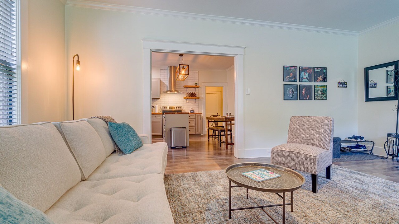 Photo of Livingroom in Central Midtown