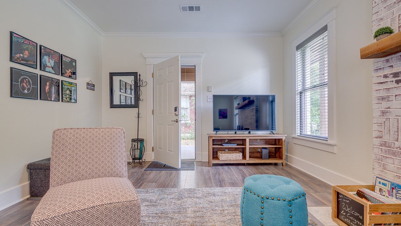 Photo of Livingroom in Central Midtown