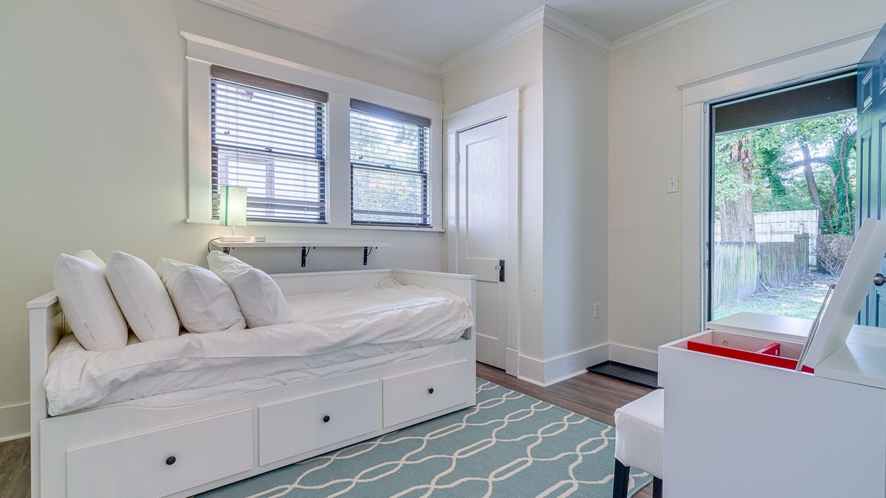 Photo of Bedroom in Central Midtown