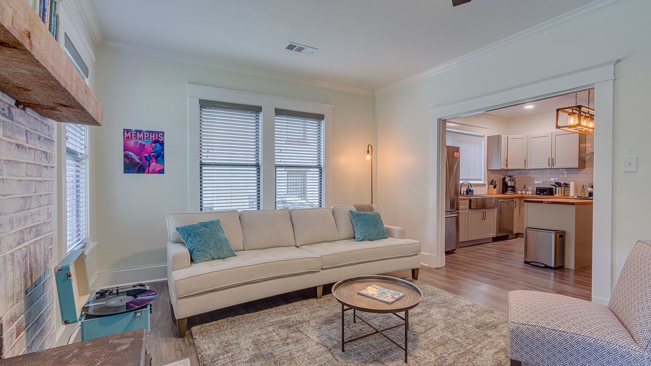 Photo of Livingroom in Central Midtown