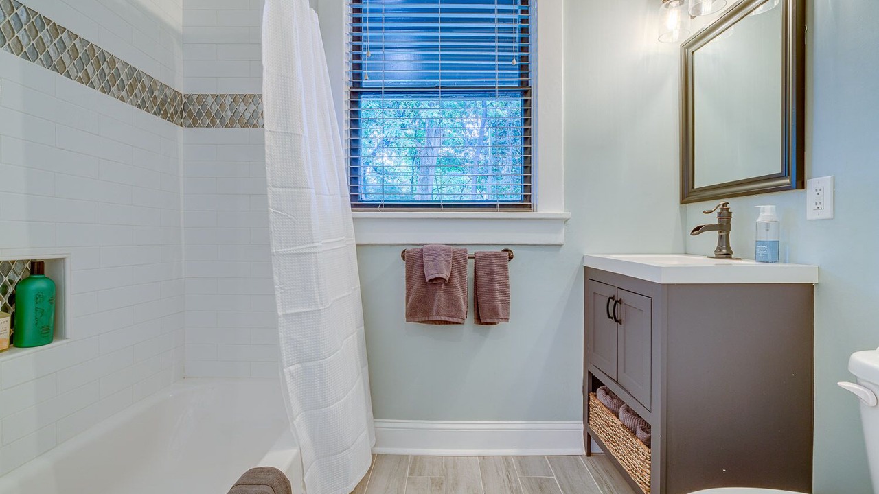 Photo of Bathroom in Central Midtown