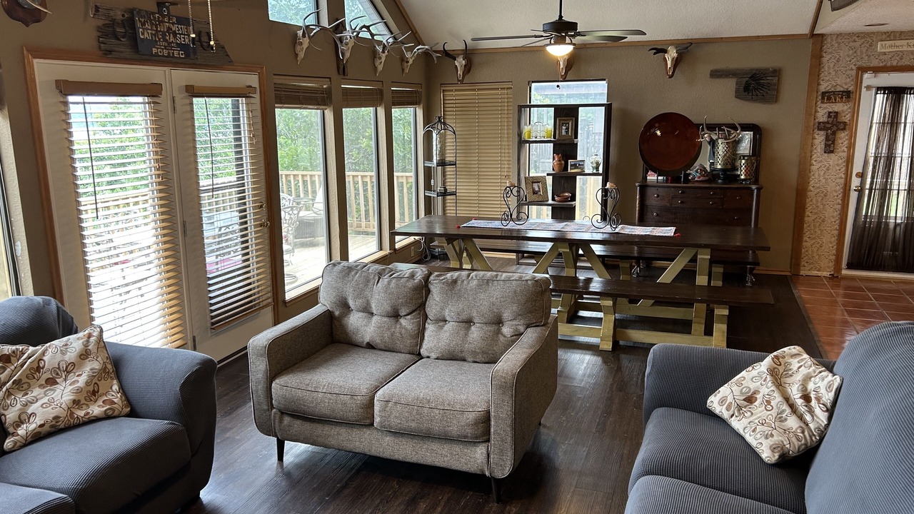 Photo of Livingroom in Sperry