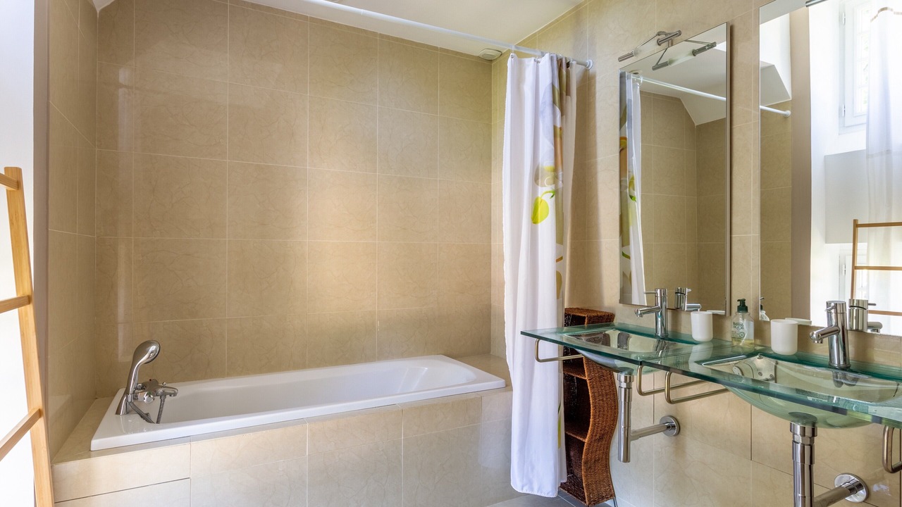 Photo of Bathroom in Combourg
