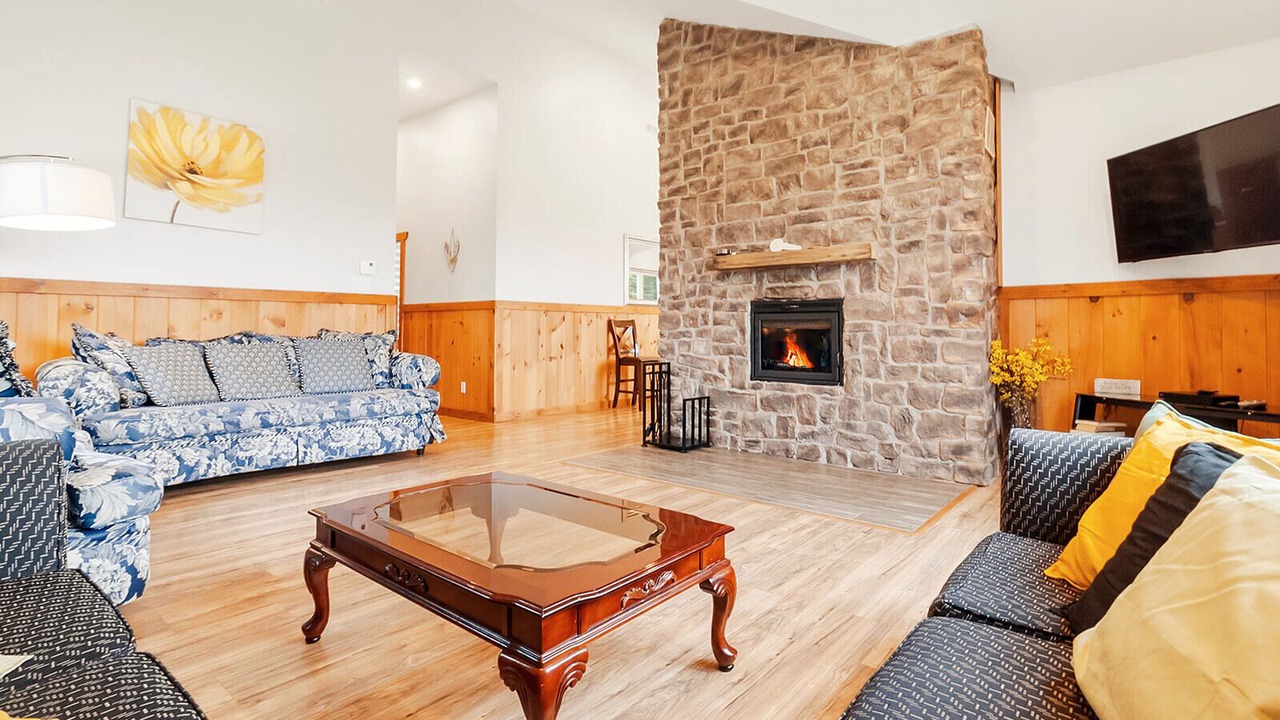 Photo of Livingroom in Val-des-Lacs