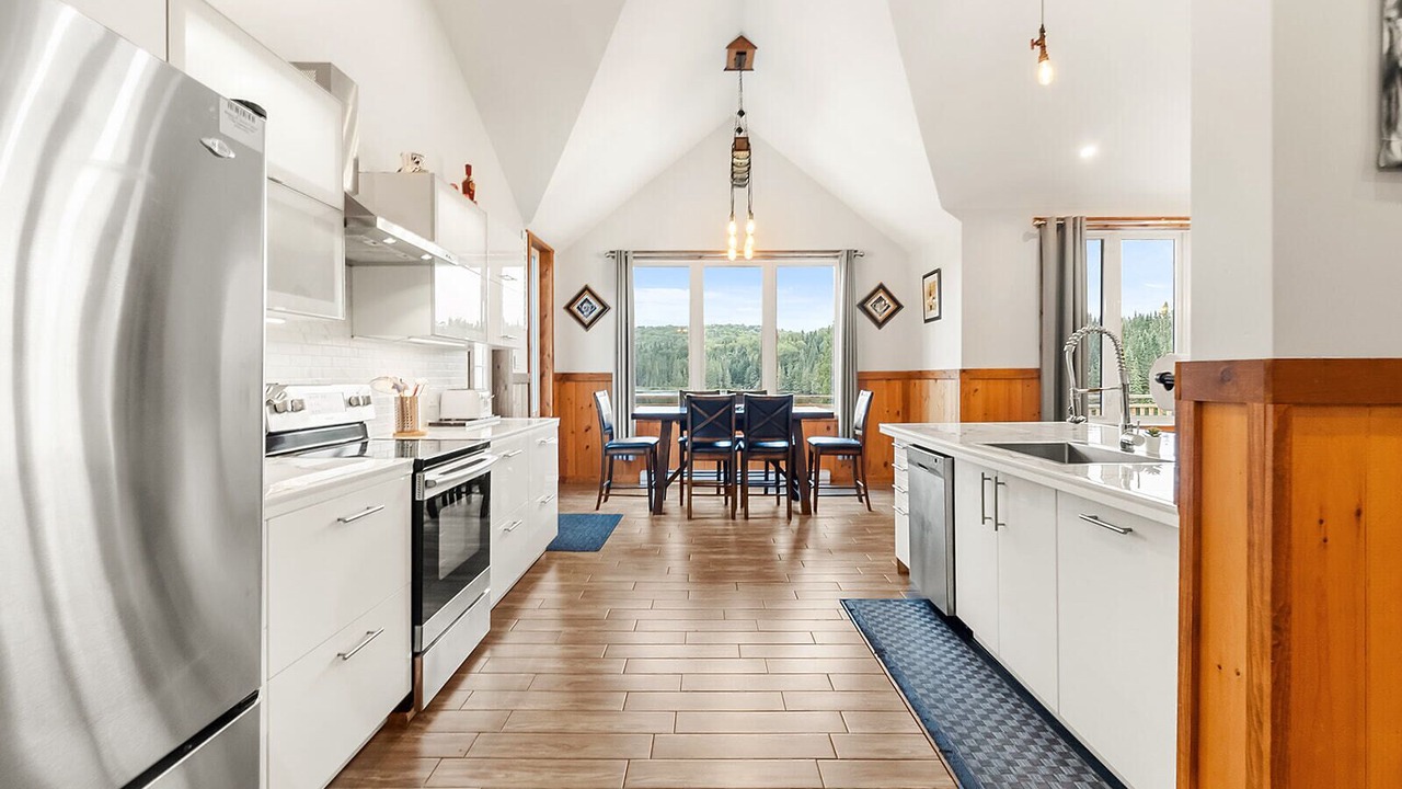 Photo of Kitchen in Val-des-Lacs