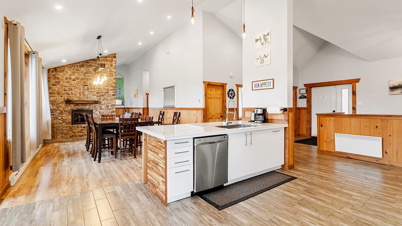Photo of Kitchen in Val-des-Lacs