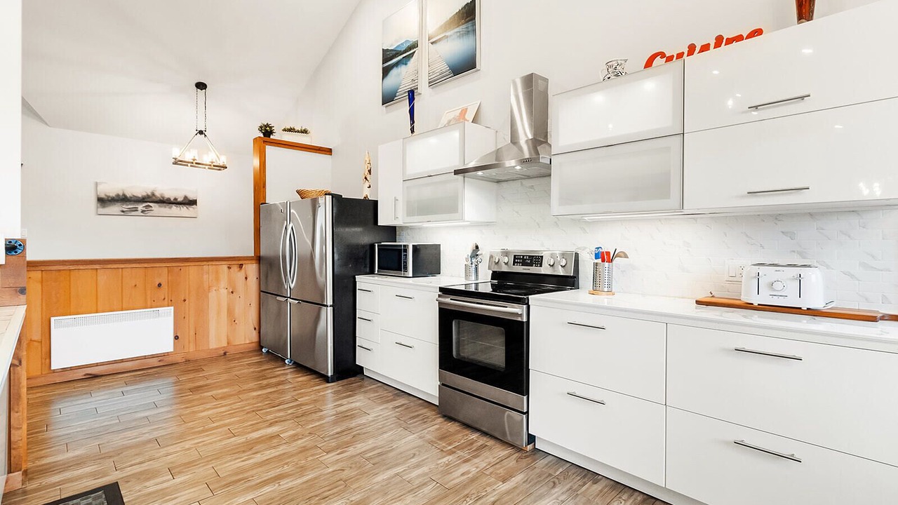 Photo of Kitchen in Val-des-Lacs