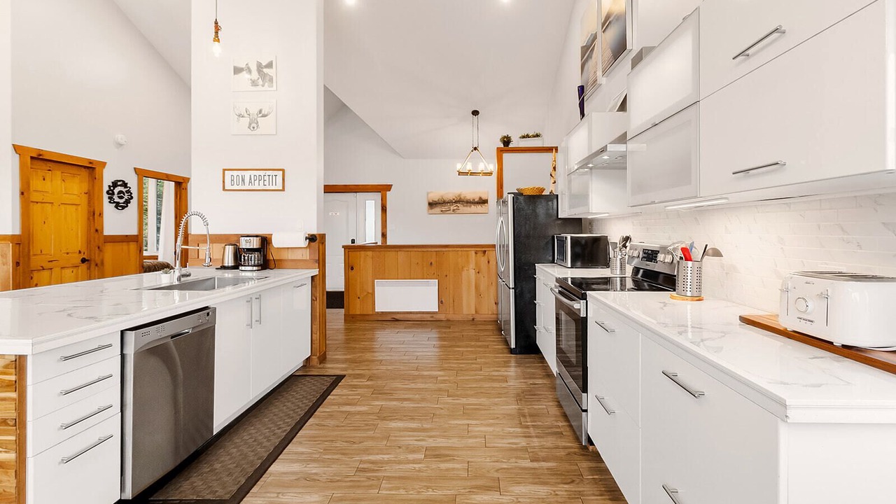Photo of Kitchen in Val-des-Lacs