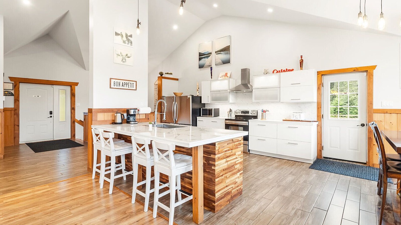 Photo of Kitchen in Val-des-Lacs