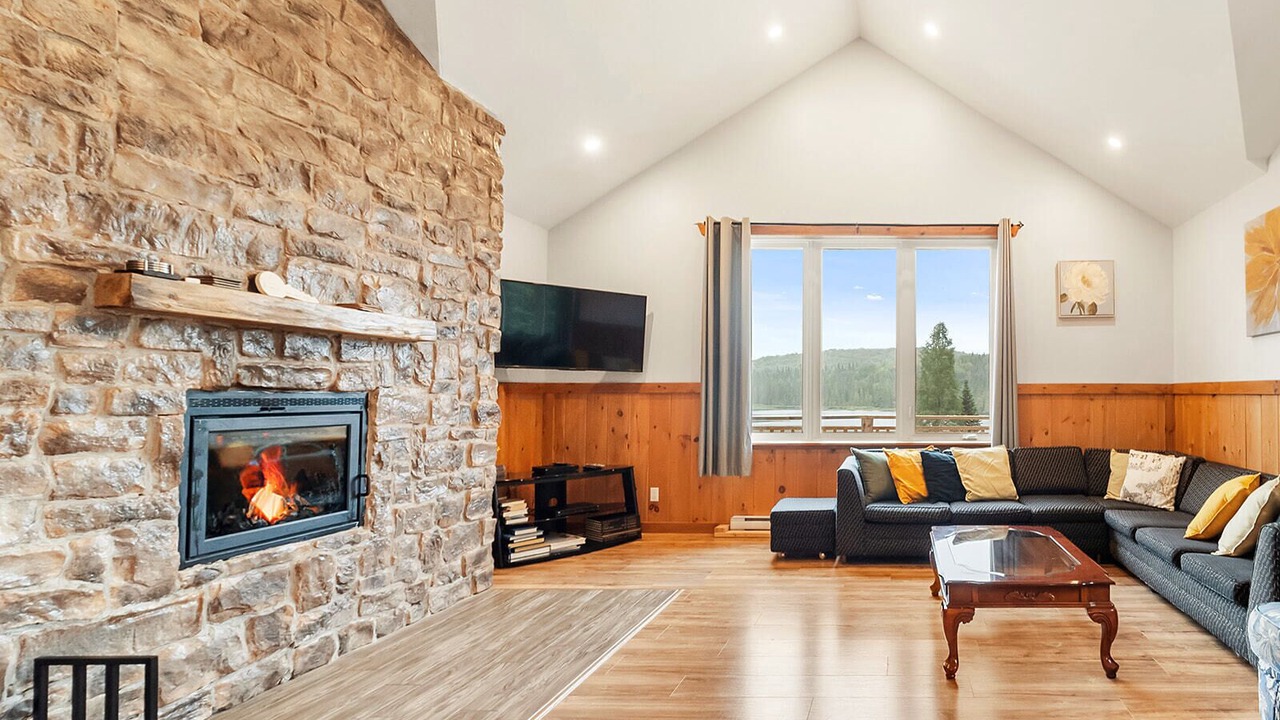 Photo of Livingroom in Val-des-Lacs