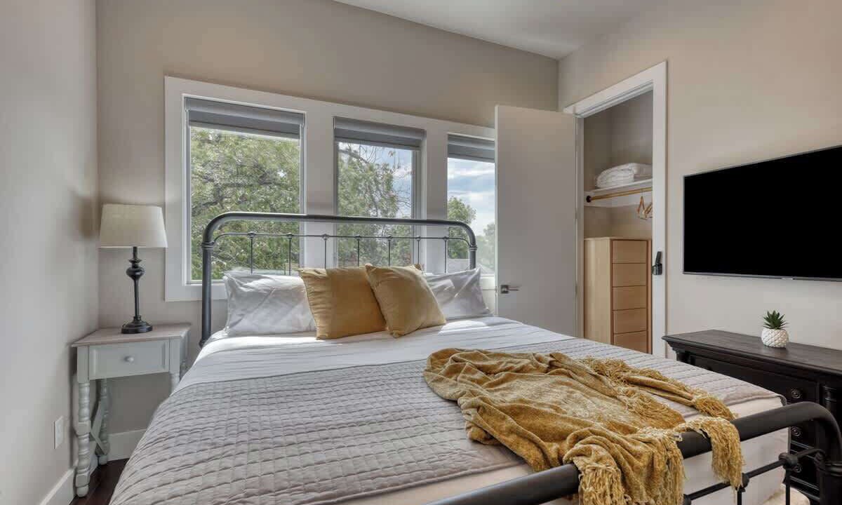 Photo of Bedroom in Southtown