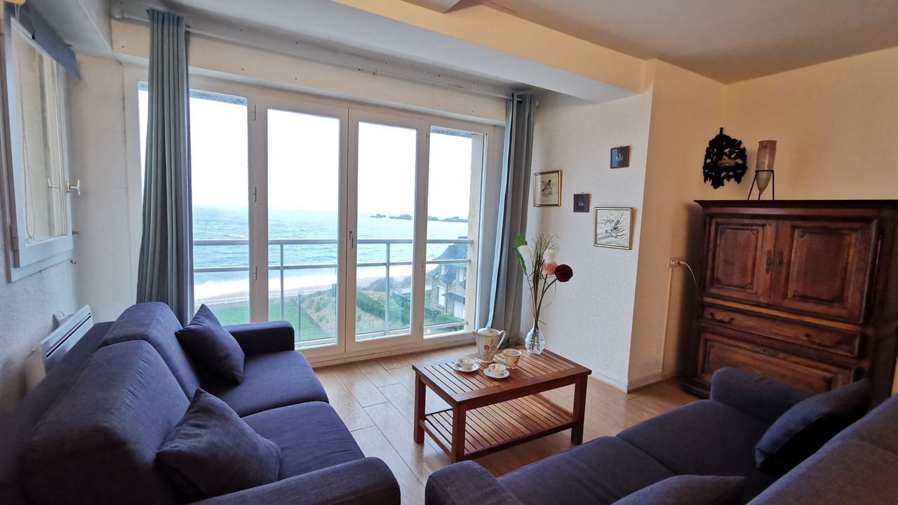 Photo of Livingroom in Rotheneuf-Le Pont