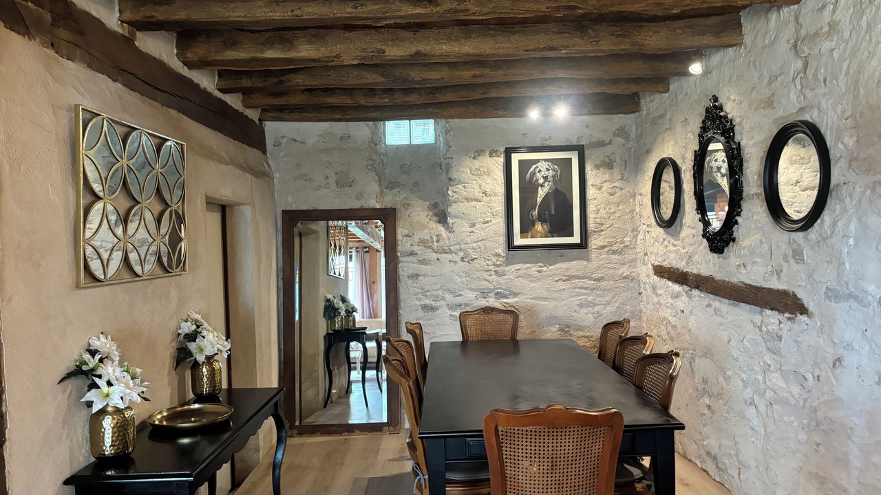 Photo of Others in Livry