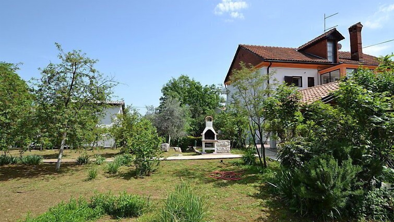 Photo of Others in Opric