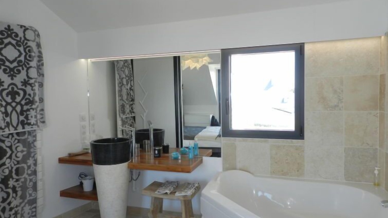 Photo of Bathroom in Saint-Guenole