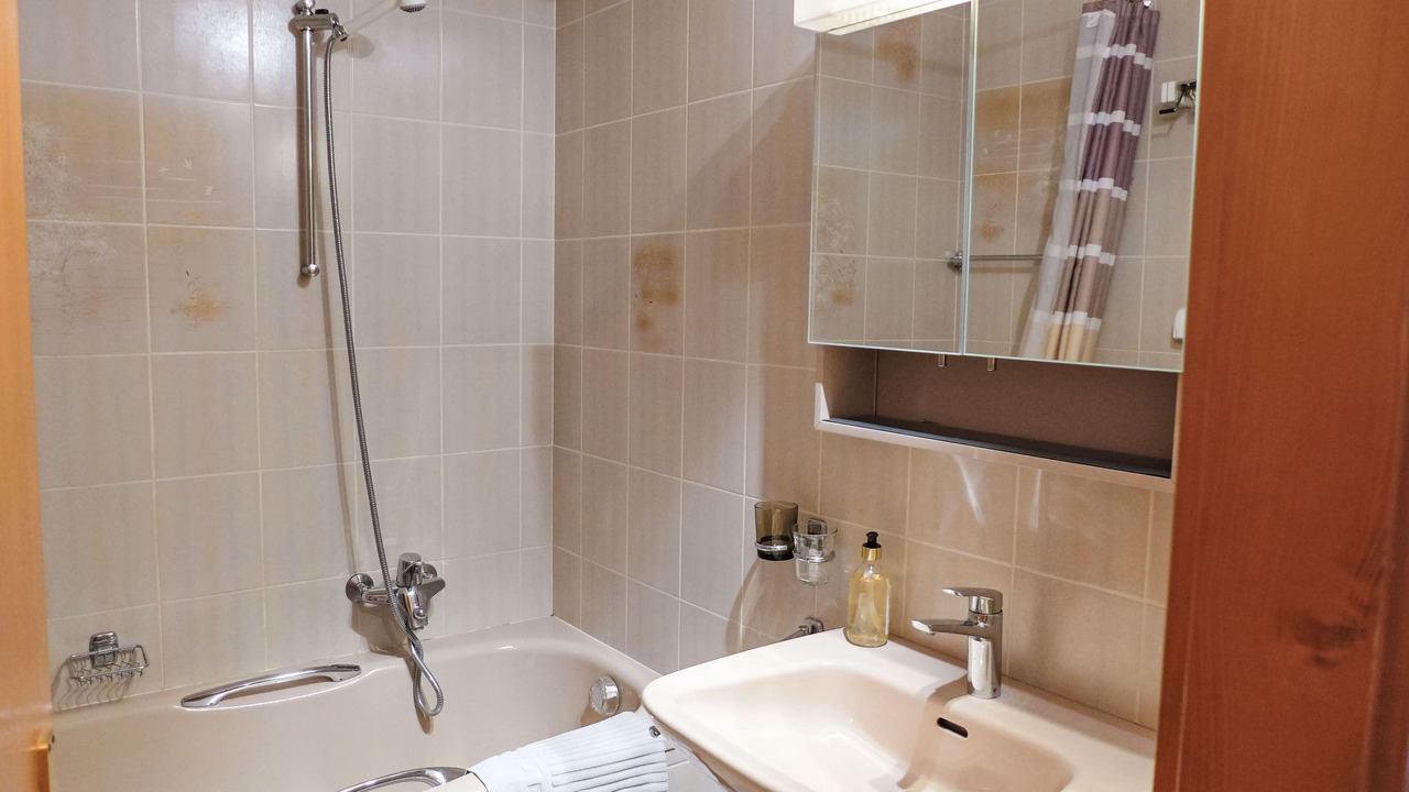 Photo of Bathroom in Lens