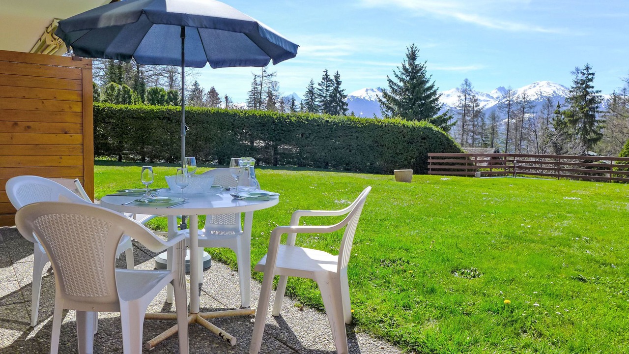Photo of Outdoor in Lens