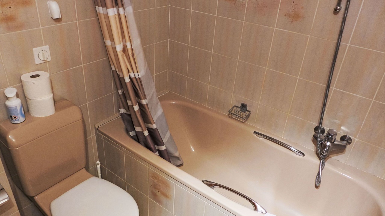 Photo of Bathroom in Lens