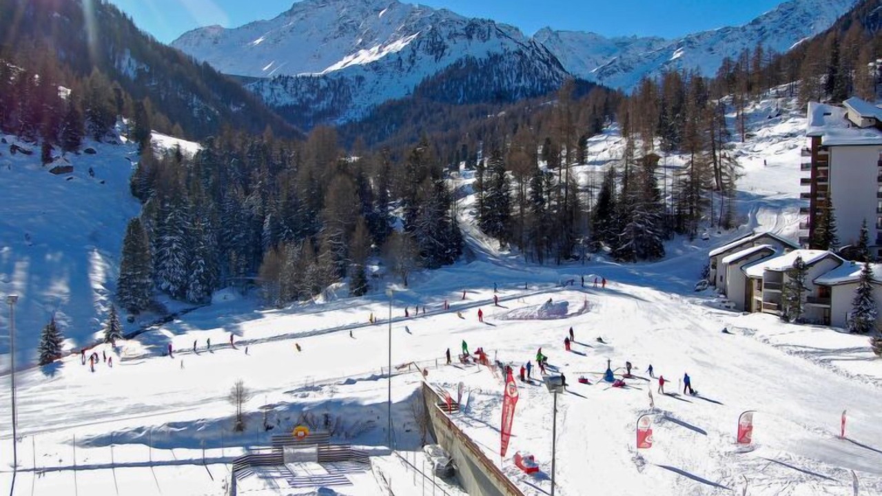 Photo of Others in Noveli