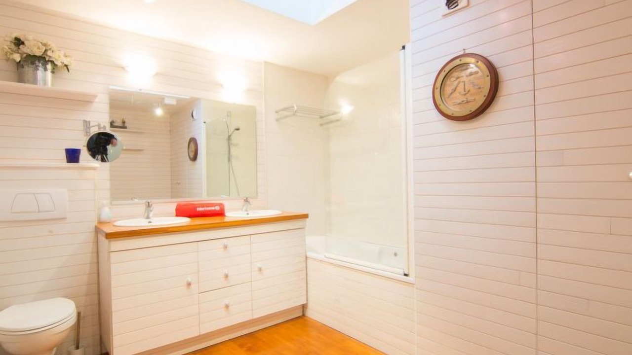 Photo of Bathroom in Dinard