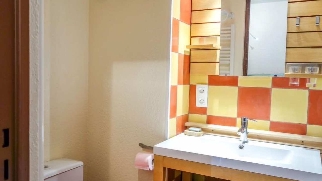 Photo of Bathroom in Demi-Quartier