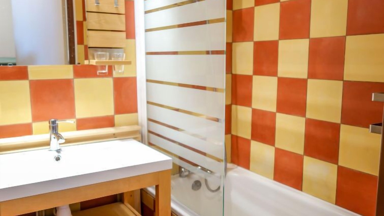 Photo of Bathroom in Demi-Quartier