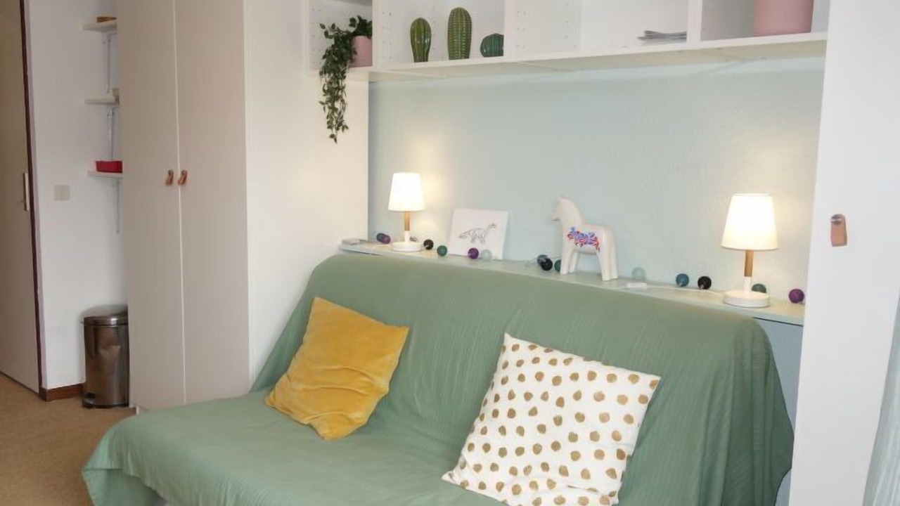 Photo of Livingroom in Demi-Quartier