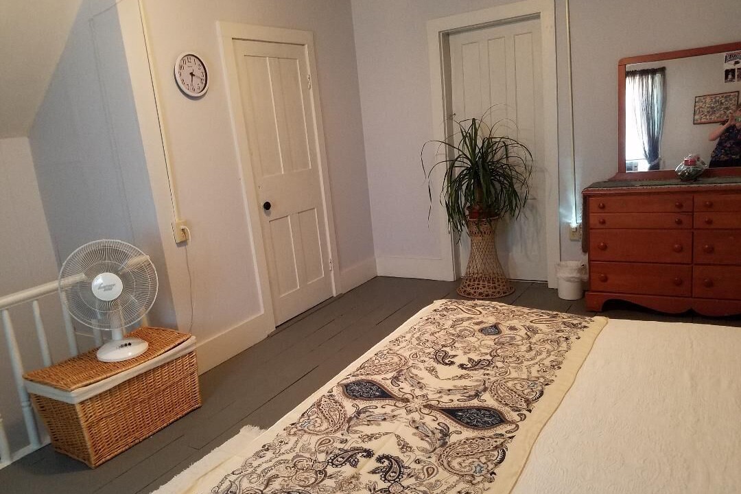 Photo of Bedroom in Redwood