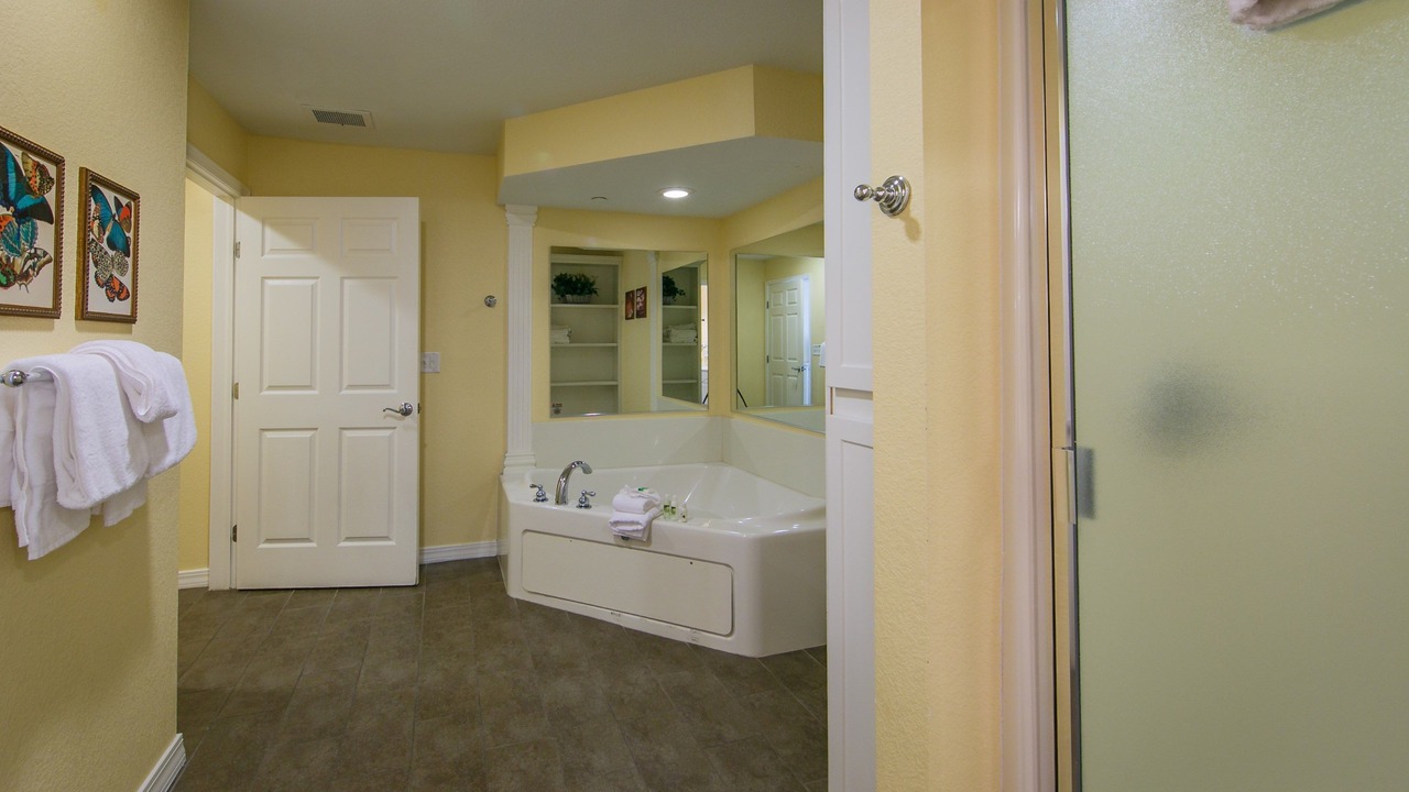 Photo of Bathroom in Canyon Lake