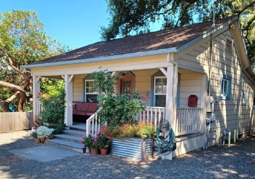 Photo of Outdoor in Burbank Gardens Neighborhood Association