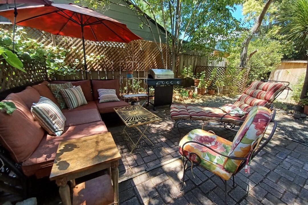 Photo of Patio Balcony in Burbank Gardens Neighborhood Association
