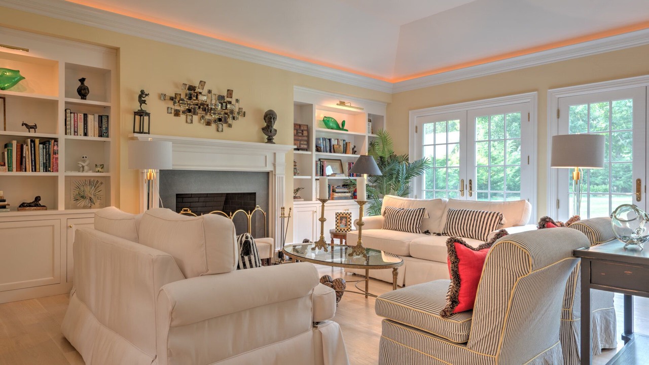 Photo of Livingroom in Village of Southampton