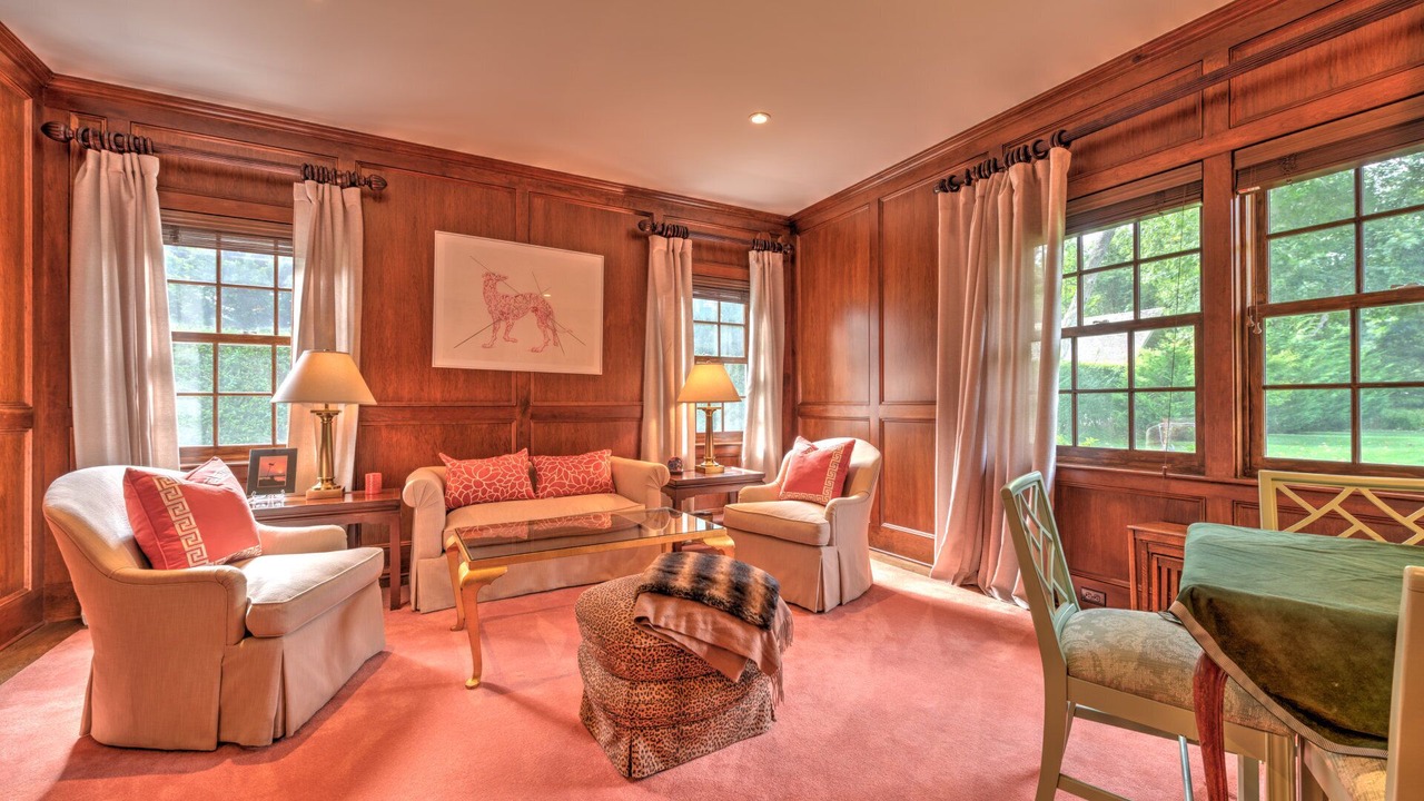 Photo of Livingroom in Village of Southampton