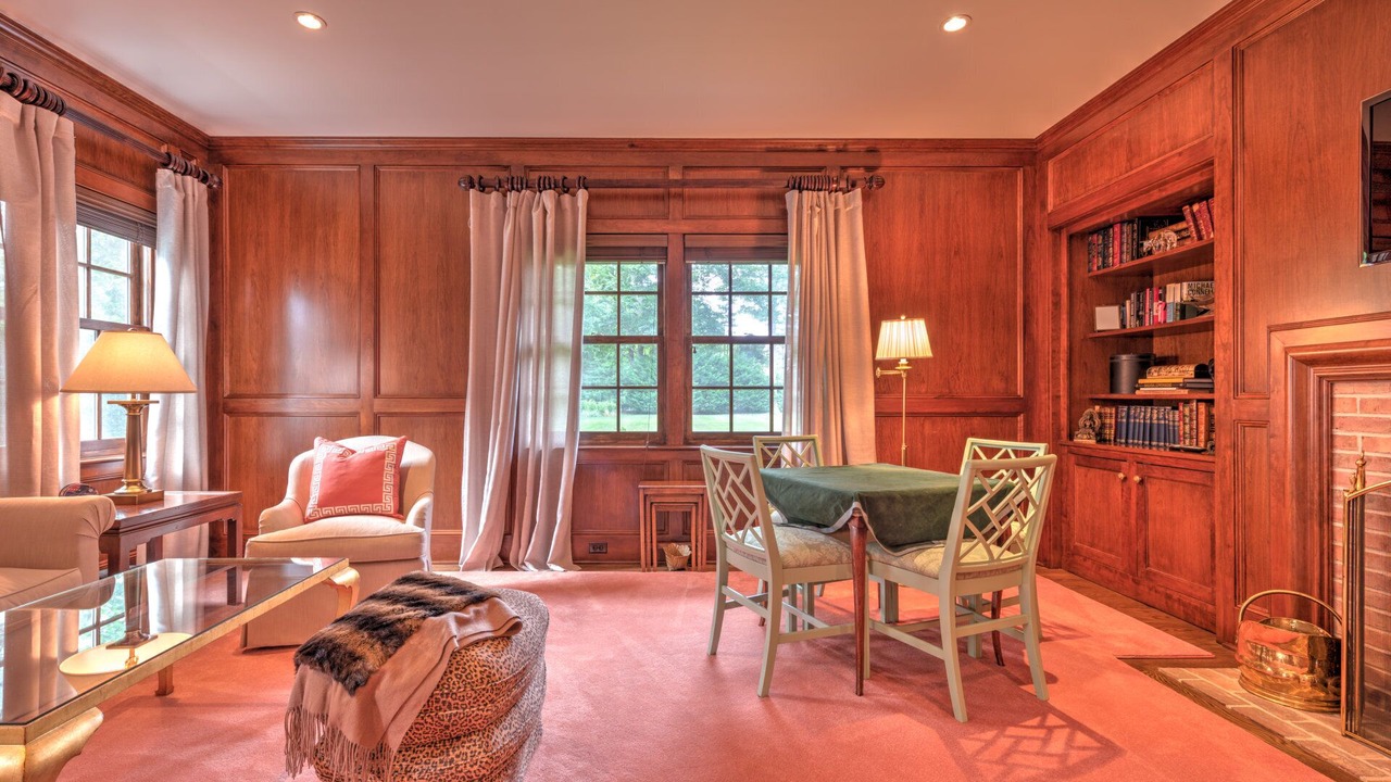 Photo of Livingroom in Village of Southampton