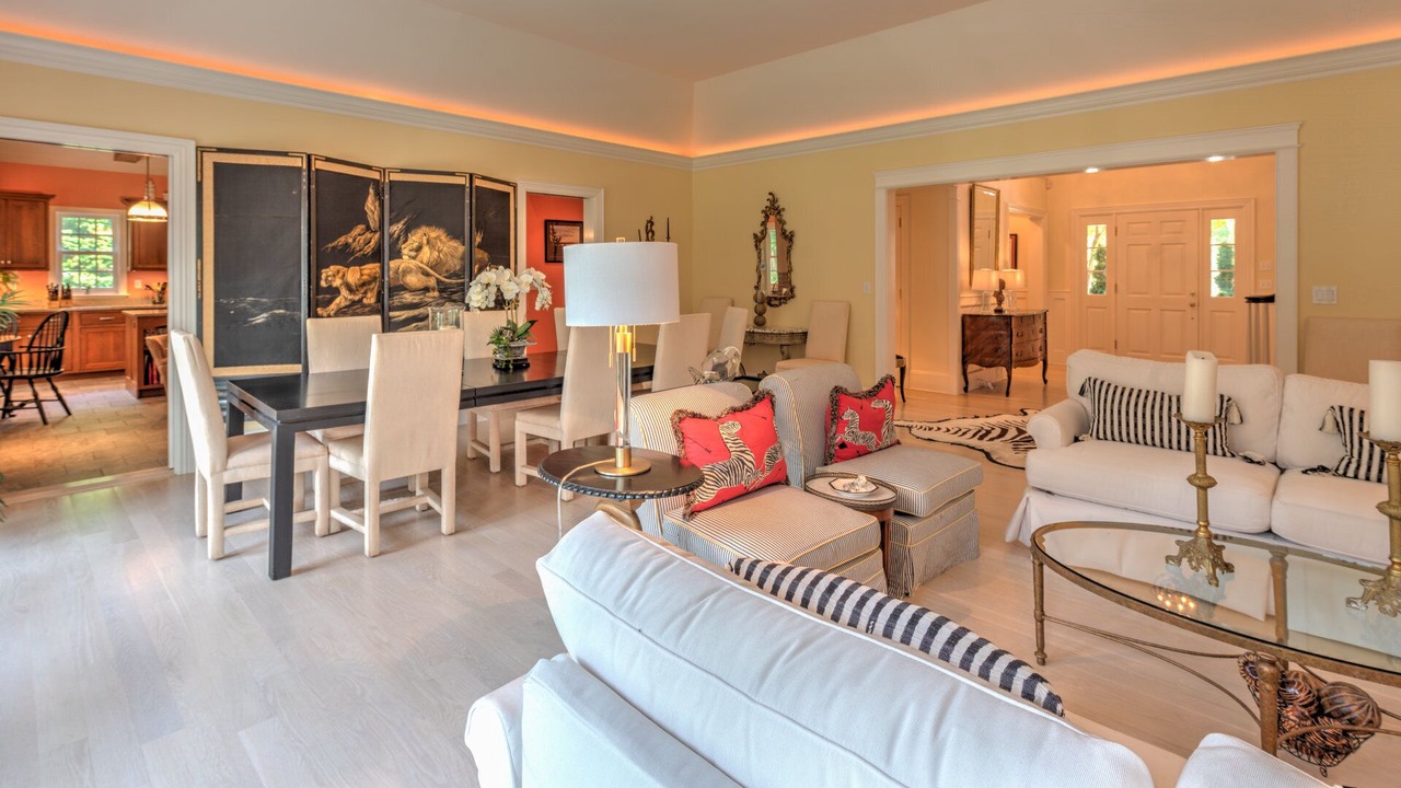 Photo of Livingroom in Village of Southampton