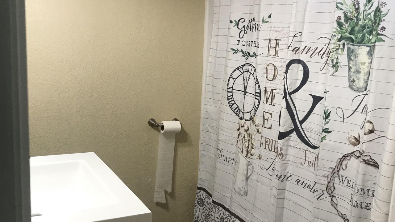 Photo of Bathroom in Weeki Wachee Gardens